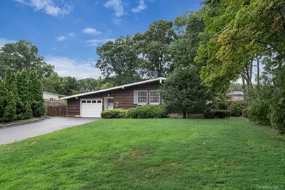 34 Crestwood Lane, Ronkonkoma, NY 11779 - Photo 4