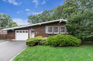 34 Crestwood Ln, Ronkonkoma, NY 11779 - Photo 2