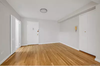 142-05 Roosevelt Avenue #320, Flushing, NY 11354 - Photo 8