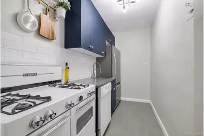 142-05 Roosevelt Avenue #320, Flushing, NY 11354 - Photo 4