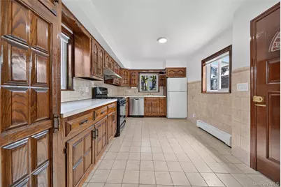 612 Marcellus Road, Williston Park, NY 11596 - Photo 6