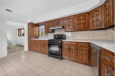 612 Marcellus Road, Williston Park, NY 11596 - Photo 8