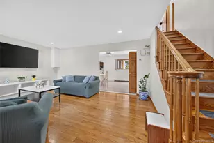 612 Marcellus Rd, Williston Park, NY 11596 - Photo 2