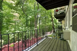 210 Woodland Hills Rd, White Plains, NY 10603 - Photo 18