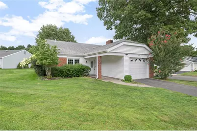 7 Avon Court, Ridge, NY 11961 - Photo 2