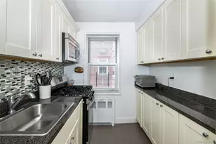 60 Locust Ave, New Rochelle, NY 10801 - Photo 18
