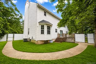 133 Cumberland St, Mastic, NY 11950 - Photo 28