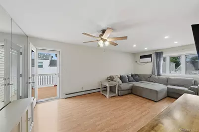4 Farragut Avenue, Lindenhurst, NY 11757 - Photo 14