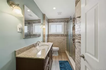 4 Farragut Avenue, Lindenhurst, NY 11757 - Photo 8