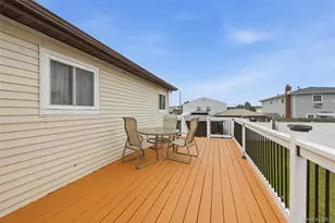 4 Farragut Ave, Lindenhurst, NY 11757 - Photo 18