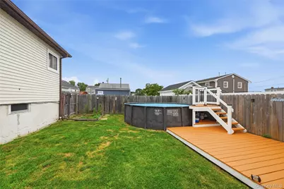 4 Farragut Avenue, Lindenhurst, NY 11757 - Photo 16