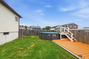 4 Farragut Ave, Lindenhurst, NY 11757 - Photo 16