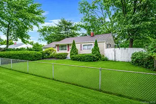 2715 Falcon Ave, Medford, NY 11763 - Photo 20