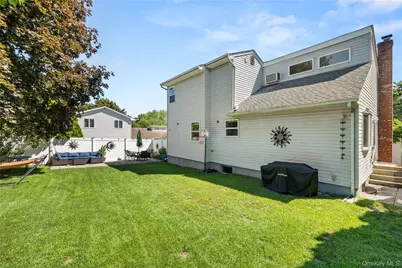 172 11th Avenue, Holtsville, NY 11742 - Photo 16