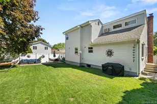 172 11th Ave, Holtsville, NY 11742 - Photo 16