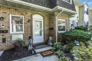 25 Glen Hollow, Holtsville, NY 11742 - Photo 2