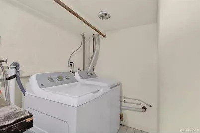1069 Phoebe Street, Franklin Square, NY 11010 - Photo 18