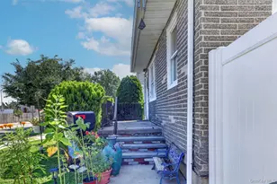 1069 Phoebe St, Franklin Square, NY 11010 - Photo 4