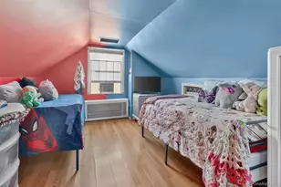 1069 Phoebe St, Franklin Square, NY 11010 - Photo 12