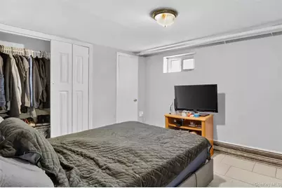 1069 Phoebe Street, Franklin Square, NY 11010 - Photo 22