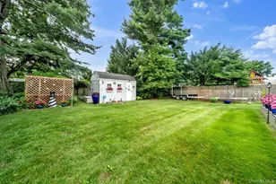20 Cornwall Ln, Hicksville, NY 11801 - Photo 26