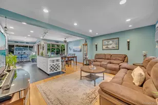20 Cornwall Ln, Hicksville, NY 11801 - Photo 4