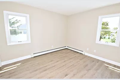 112 Raynor Street, West Babylon, NY 11704 - Photo 14