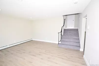 112 Raynor Street, West Babylon, NY 11704 - Photo 10