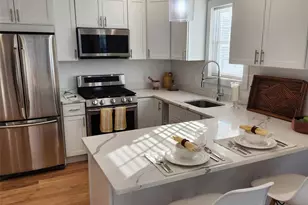 156 Jefferson Ave, Roslyn Heights, NY 11577 - Photo 4