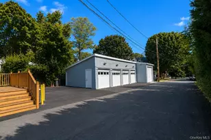 156 Jefferson Ave, Roslyn Heights, NY 11577 - Photo 14