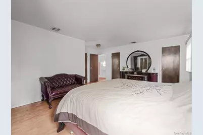 17 Cambridge Road, Great Neck, NY 11023 - Photo 18
