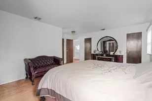 17 Cambridge Rd, Great Neck, NY 11023 - Photo 18
