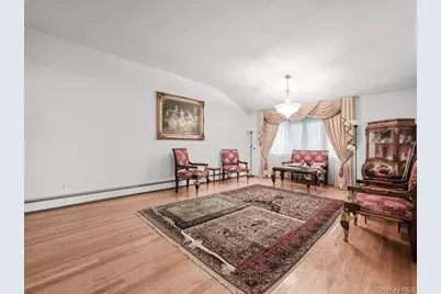 17 Cambridge Road, Great Neck, NY 11023 - Photo 14