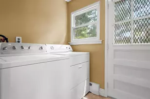 17 Cambridge Rd, Great Neck, NY 11023 - Photo 10