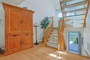 279 Treetop Cir, Nanuet, NY 10954 - Photo 4