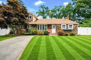 2275 Hynes Pl, Bellmore, NY 11710 - Photo 2
