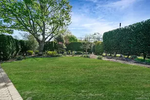 1072 Hicksville Rd, Seaford, NY 11783 - Photo 22