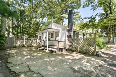 141 W Neck Road, Southampton, NY 11968 - Photo 2