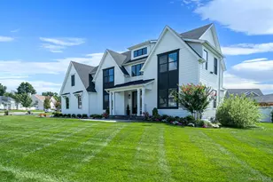 53 Southview Cir, Lake Grove, NY 11755 - Photo 2