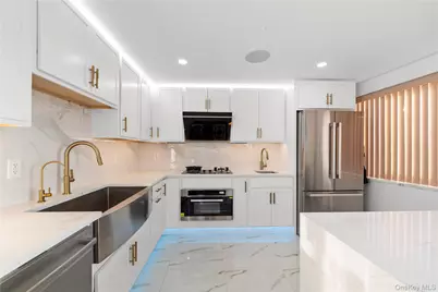 43-18 Main Street #12A, Flushing, NY 11355 - Photo 6