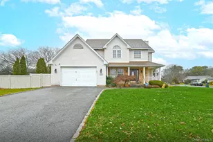 63 Corbin Ave, Patchogue, NY 11772 - Photo 2