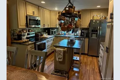 1661 Old Country Road #383, Riverhead, NY 11901 - Photo 26