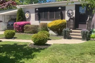 1661 Old Country Rd, Riverhead, NY 11901 - Photo 2