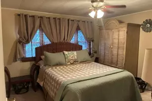 1661 Old Country Rd, Riverhead, NY 11901 - Photo 32