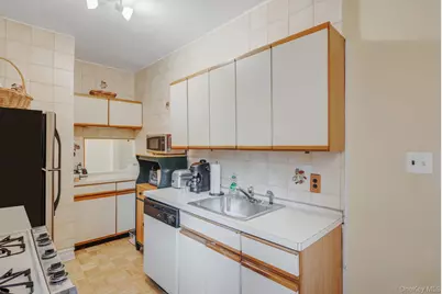109-14 Ascan Avenue #4B, Forest Hills, NY 11375 - Photo 24