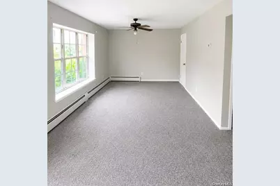 18 Black Stallion Court, Middletown, NY 10940 - Photo 2