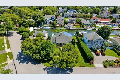 8 Stuart Avenue, Amityville, NY 11701 - Photo 30