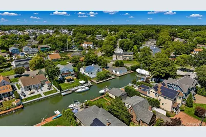 8 Stuart Avenue, Amityville, NY 11701 - Photo 34