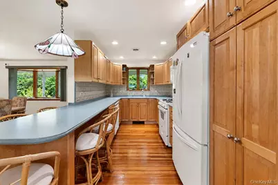 8 Stuart Avenue, Amityville, NY 11701 - Photo 12