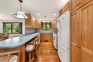 8 Stuart Ave, Amityville, NY 11701 - Photo 12